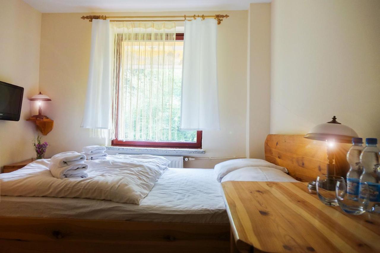 Aparthotel Zadrna Rezydencja à Chełmsko Śląskie Extérieur photo